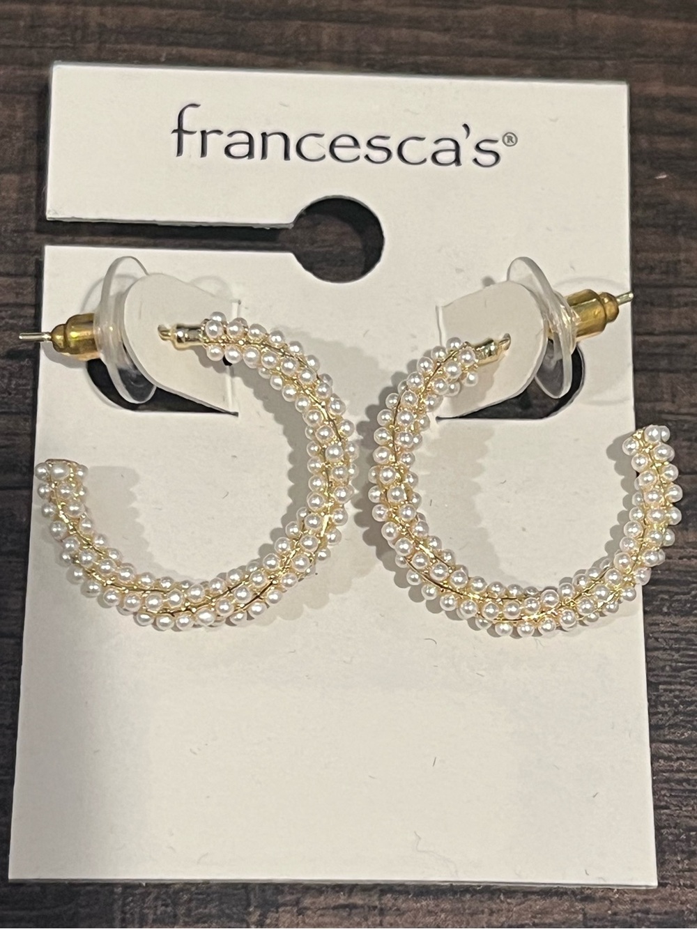 Francesca's Collections Pearl-Trim Gold Hoop Earrings white nwt case